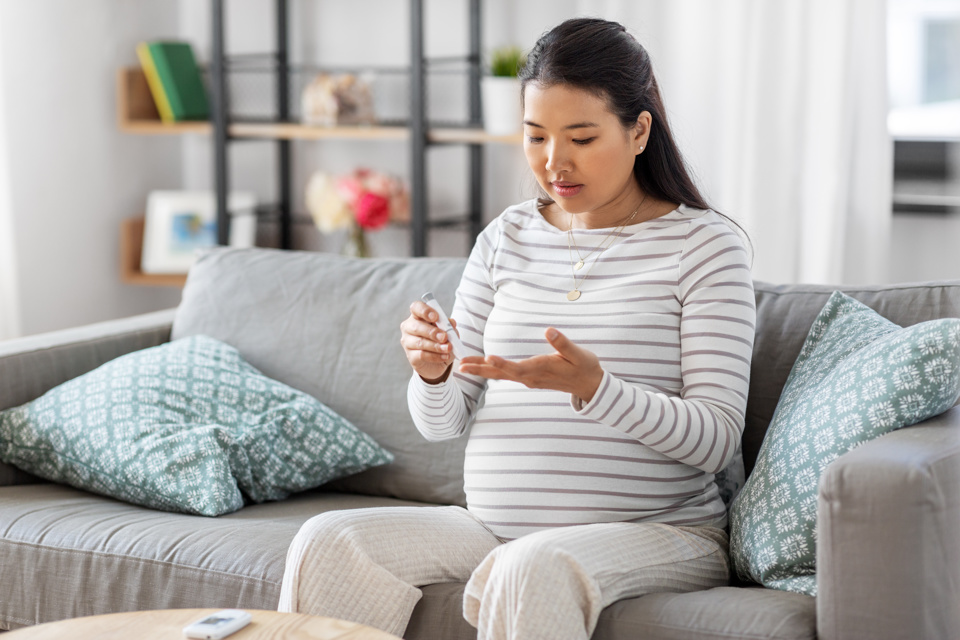 Pregnant lady testing blood sugar